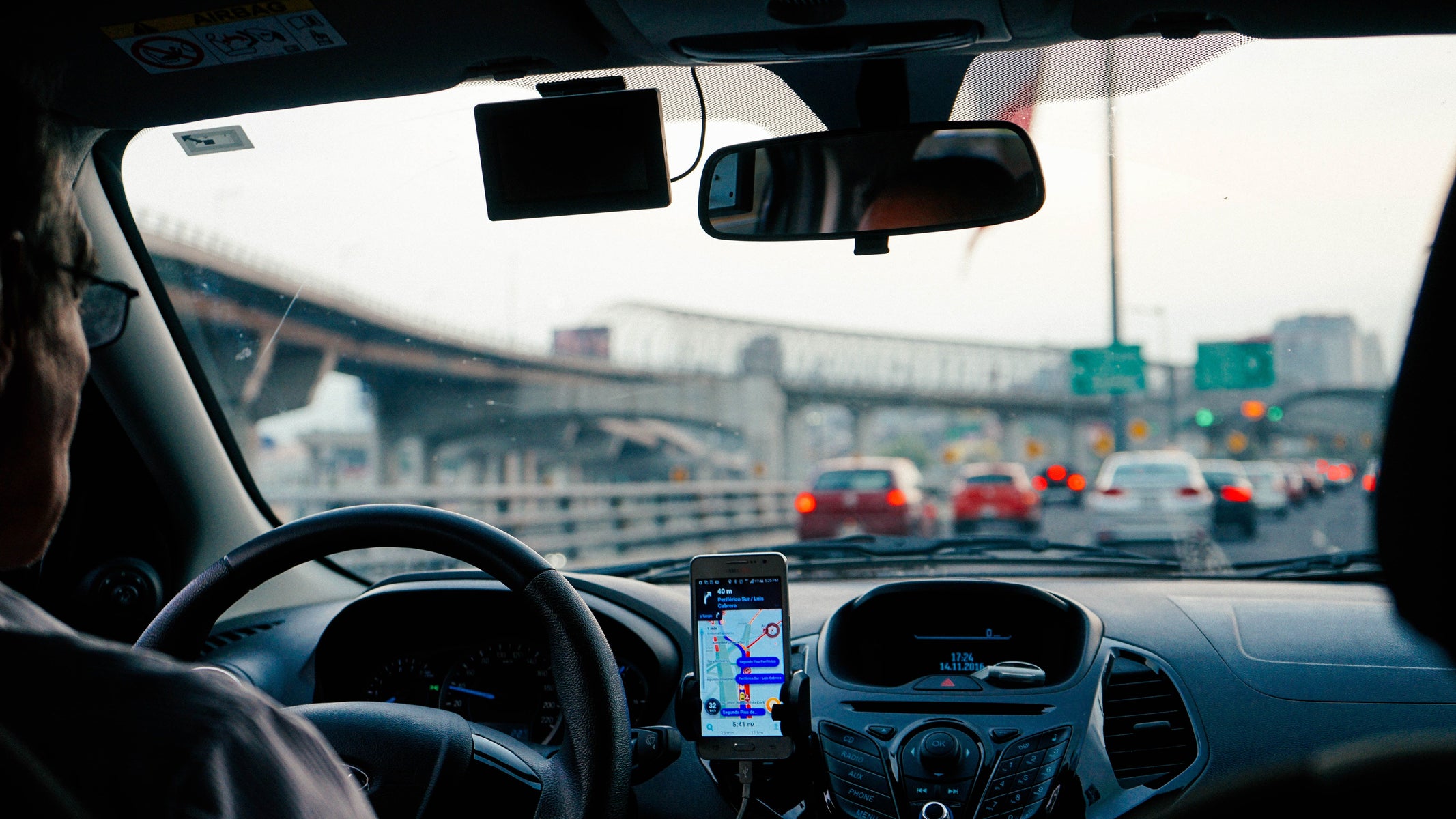 Driving and mobile phone laws – what you need to know – Road Angel